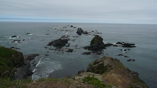 先端はこんな岩場